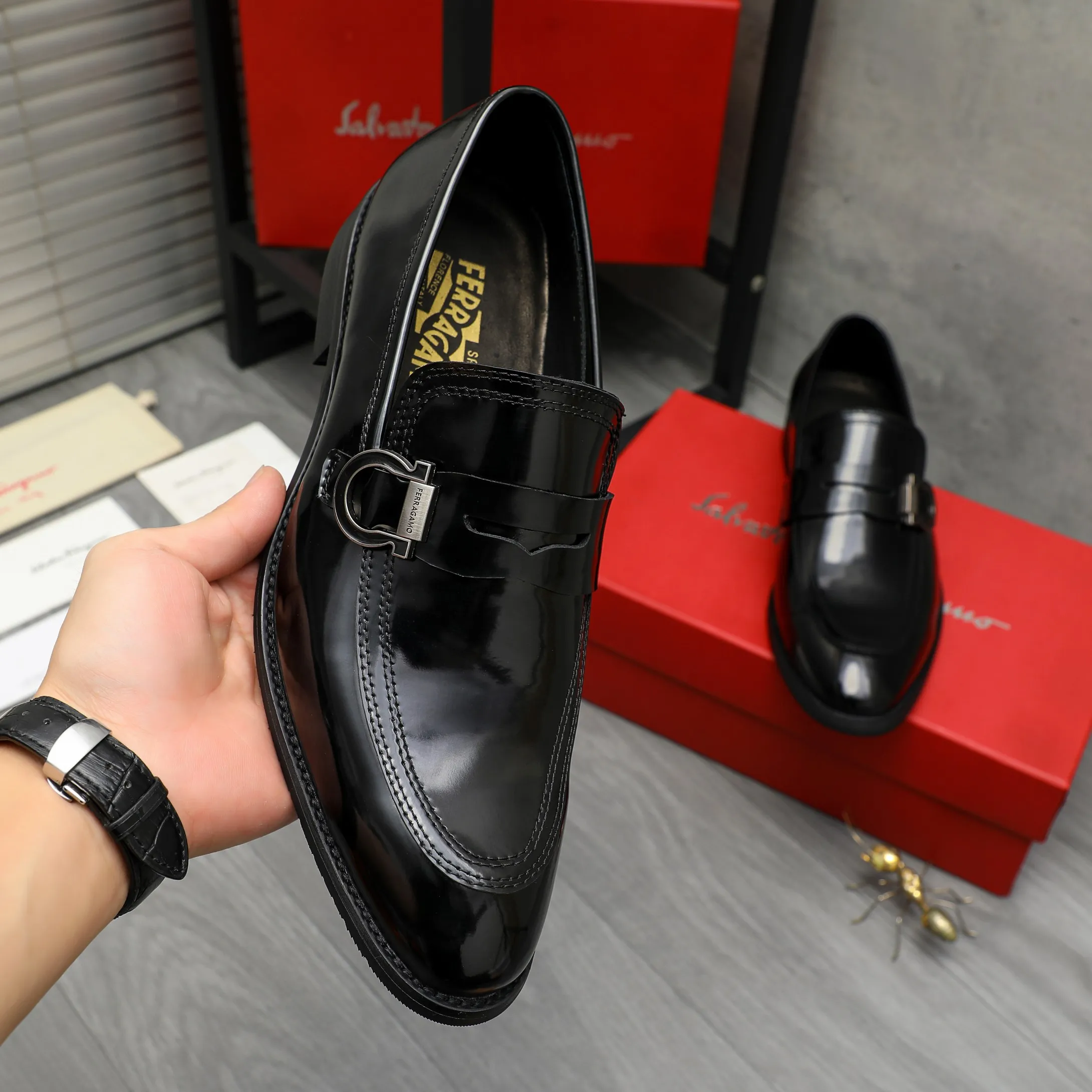 Men's shoes 💰460 Product trademark: Ferragamo "Ferragamo" business slip-on leather shoes Regular size: 39-44 Product materials: Selected high-quality pearlescent cowhide upper, cowhide lining, original outsole